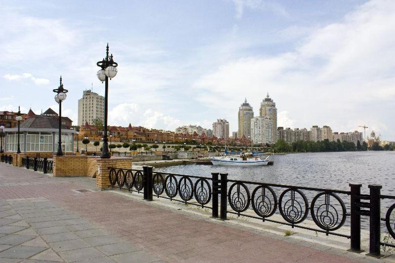 Dream Town Apartment Kyiv Exterior foto